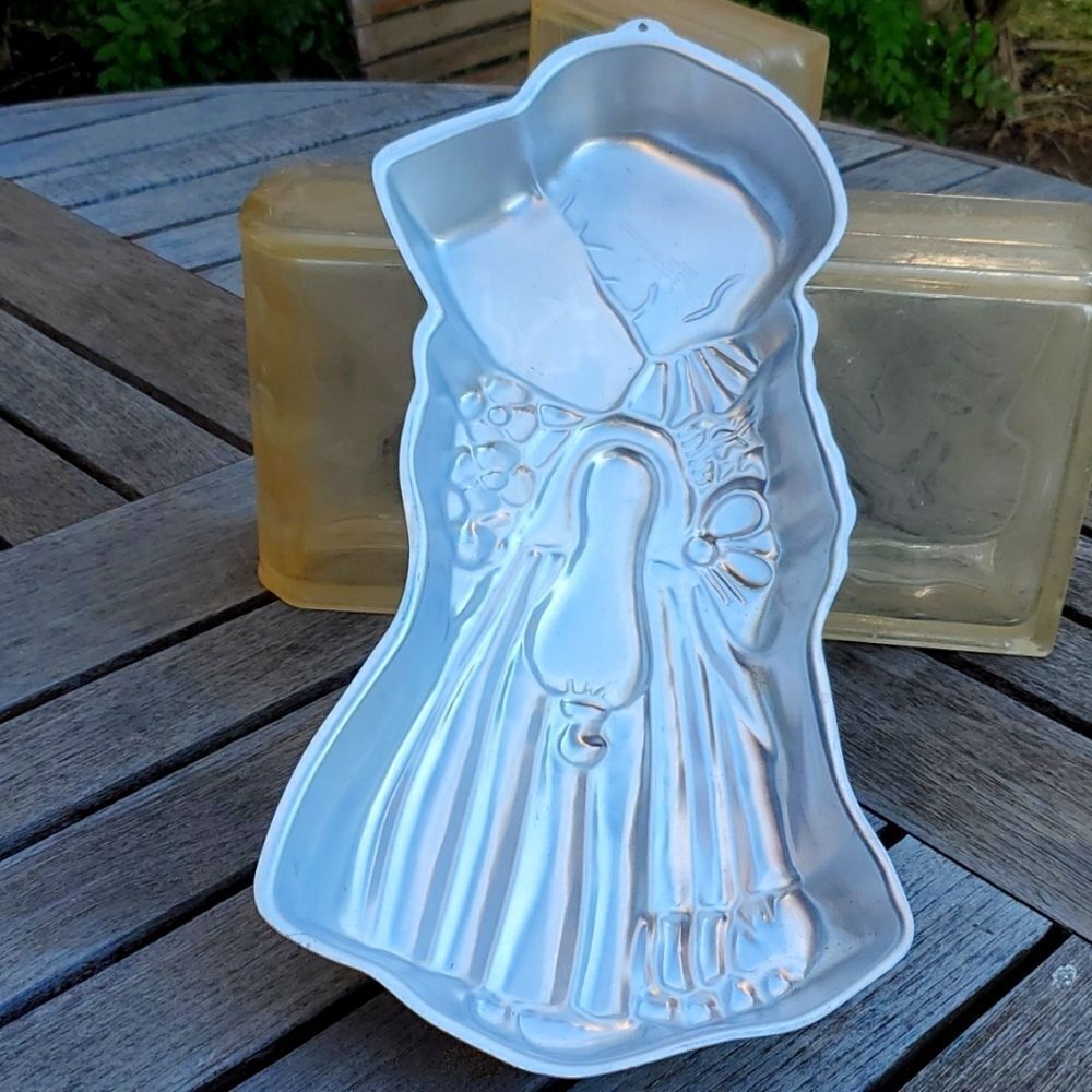 Vintage 1975 Wilton Holly Hobbie Cake Pan